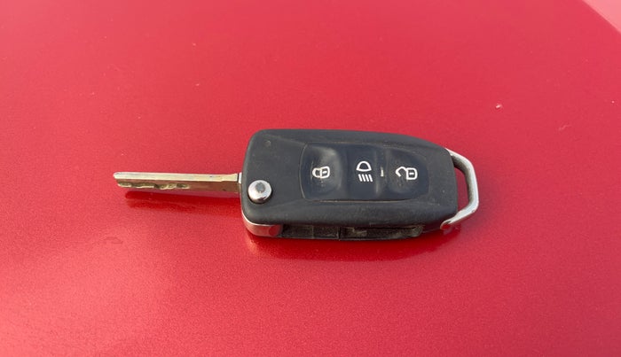 2021 Tata ALTROZ XM PLUS PETROL, Petrol, Manual, 75,337 km, Key Close Up