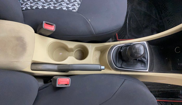 2015 Hyundai Verna FLUIDIC 4S 1.6 VTVT S(O), CNG, Manual, 1,04,380 km, Gear Lever