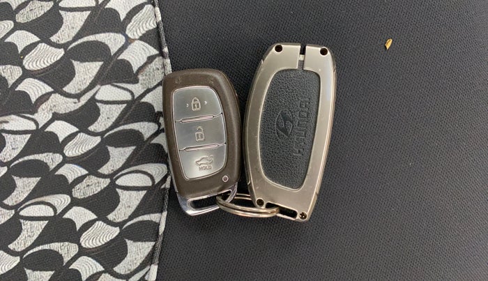 2015 Hyundai Verna FLUIDIC 4S 1.6 VTVT S(O), CNG, Manual, 1,04,380 km, Key Close Up