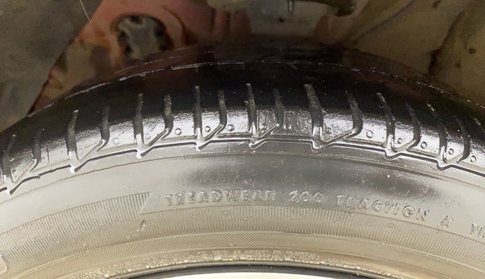 2015 Hyundai Verna FLUIDIC 4S 1.6 VTVT S(O), CNG, Manual, 1,04,380 km, Left Front Tyre Tread