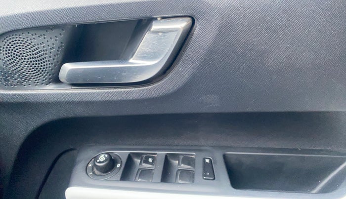 2023 Tata PUNCH CREATIVE  1.2 RTN DUAL TONE, Petrol, Manual, 40,258 km, Driver Side Door Panels Control