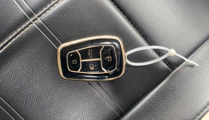 2023 Tata PUNCH CREATIVE  1.2 RTN DUAL TONE, Petrol, Manual, 40,258 km, Key Close Up