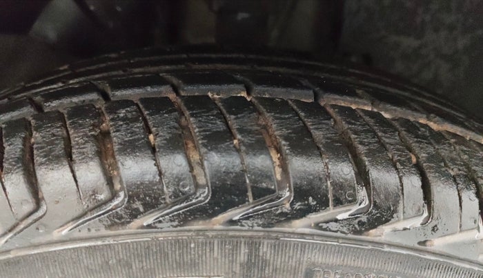 2016 Renault Kwid RXL, Petrol, Manual, 26,334 km, Right Front Tyre Tread