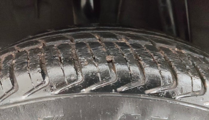 2016 Renault Kwid RXL, Petrol, Manual, 26,334 km, Right Rear Tyre Tread