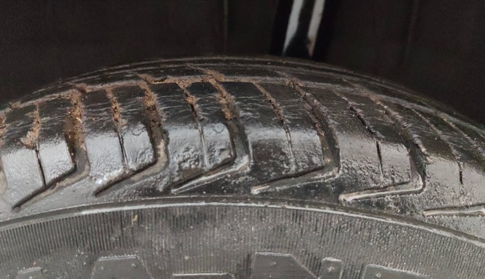 2016 Renault Kwid RXL, Petrol, Manual, 26,334 km, Left Rear Tyre Tread