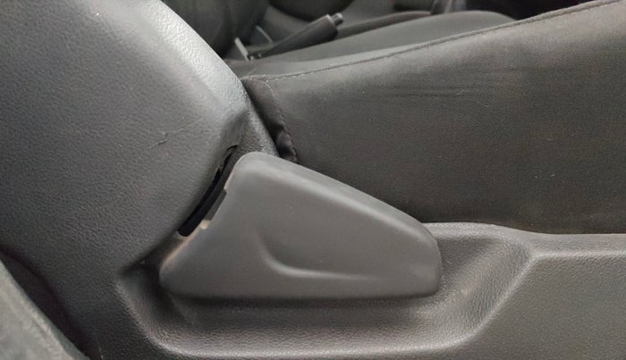 2016 Renault Kwid RXL, Petrol, Manual, 26,334 km, Driver Side Adjustment Panel