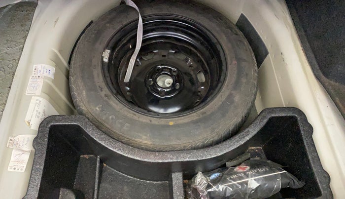 2011 Volkswagen Vento HIGHLINE 1.6 MPI, Petrol, Manual, 58,404 km, Boot Inside