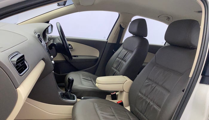 2011 Volkswagen Vento HIGHLINE 1.6 MPI, Petrol, Manual, 58,404 km, Right Side Front Door Cabin