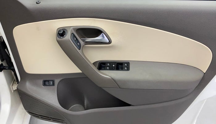 2011 Volkswagen Vento HIGHLINE 1.6 MPI, Petrol, Manual, 58,404 km, Driver Side Door Panels Control