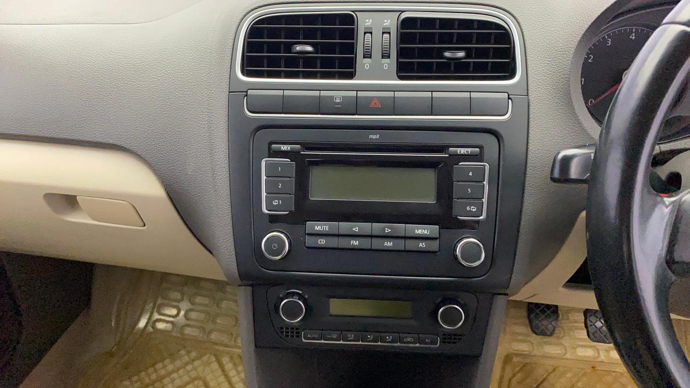 2011 Volkswagen Vento HIGHLINE 1.6 MPI, Petrol, Manual, 58,404 km, Air Conditioner