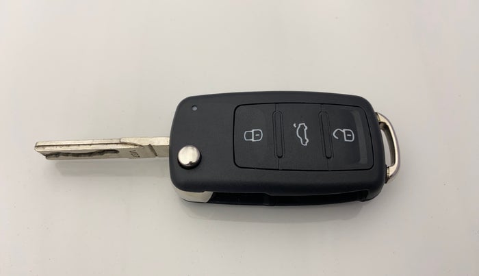 2011 Volkswagen Vento HIGHLINE 1.6 MPI, Petrol, Manual, 58,404 km, Key Close Up