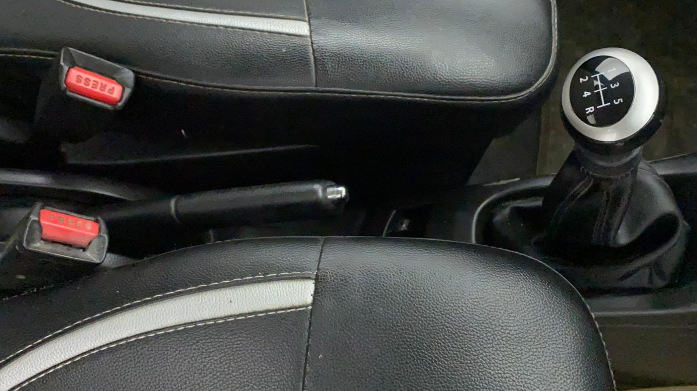 2015 Maruti Wagon R 1.0 VXI, Petrol, Manual, 64,709 km, Gear Lever