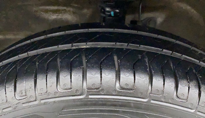 2015 Maruti Wagon R 1.0 VXI, Petrol, Manual, 64,709 km, Left Front Tyre Tread