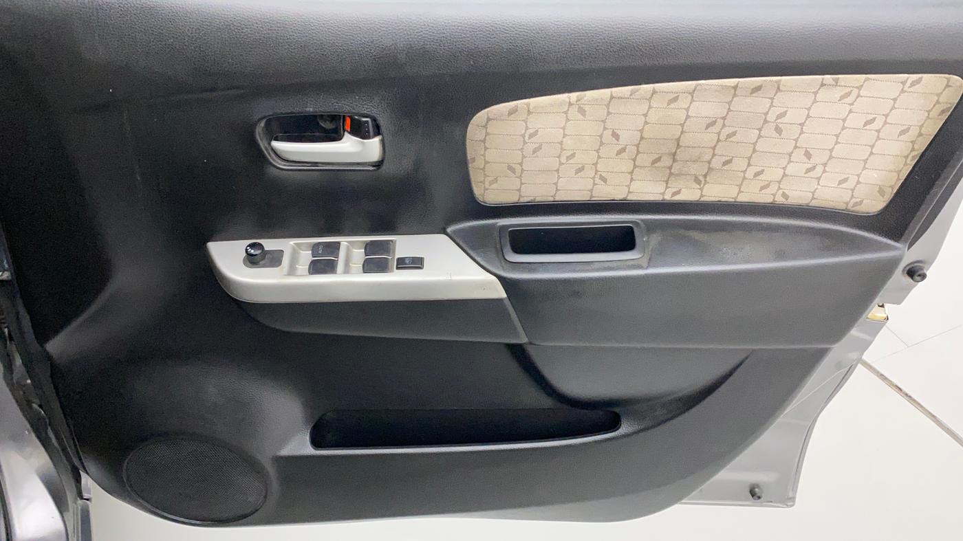 2015 Maruti Wagon R 1.0 VXI, Petrol, Manual, 64,709 km, Driver Side Door Panels Control