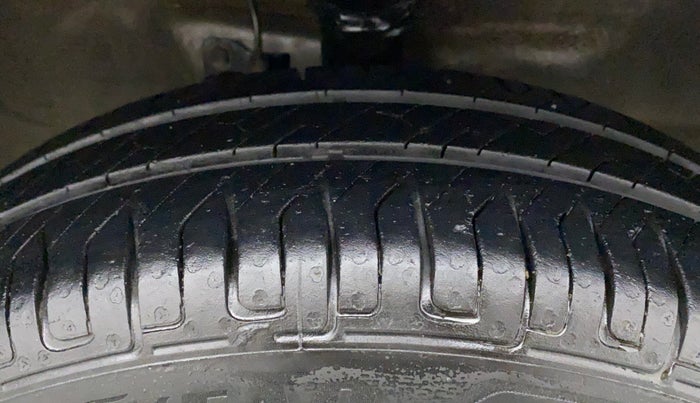 2015 Maruti Wagon R 1.0 VXI, Petrol, Manual, 64,709 km, Right Front Tyre Tread