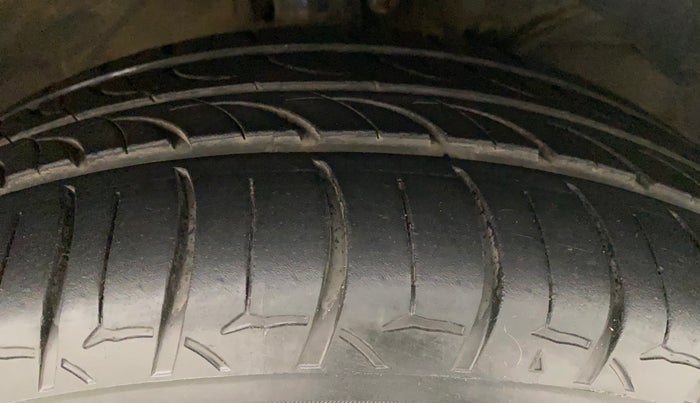 2016 Maruti Baleno ZETA PETROL 1.2, Petrol, Manual, 93,102 km, Right Front Tyre Tread