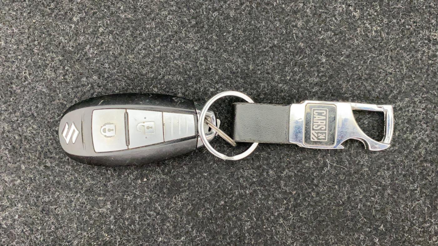 2016 Maruti Baleno ZETA PETROL 1.2, Petrol, Manual, 93,102 km, Key Close Up