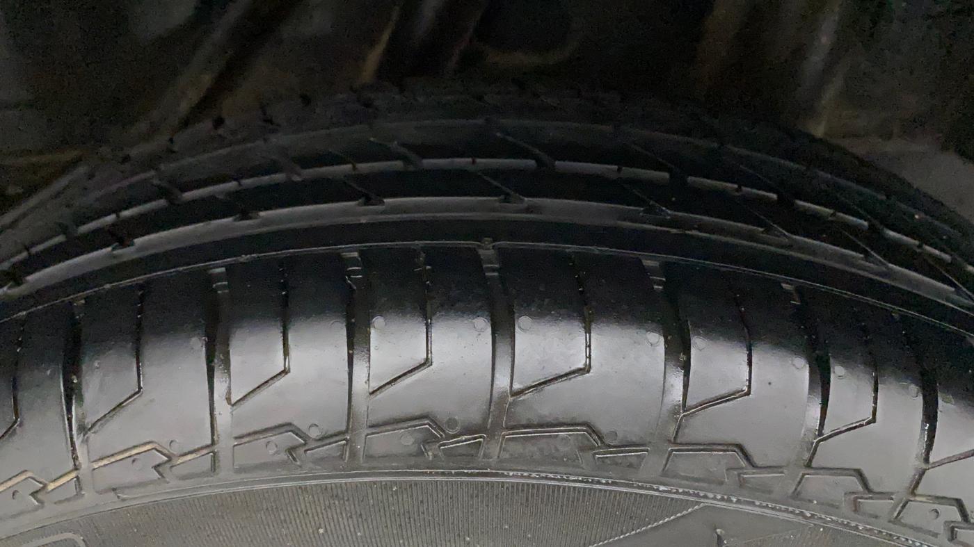 2015 Honda Amaze 1.2L I-VTEC VX AT, Petrol, Automatic, 39,463 km, Left Rear Tyre Tread