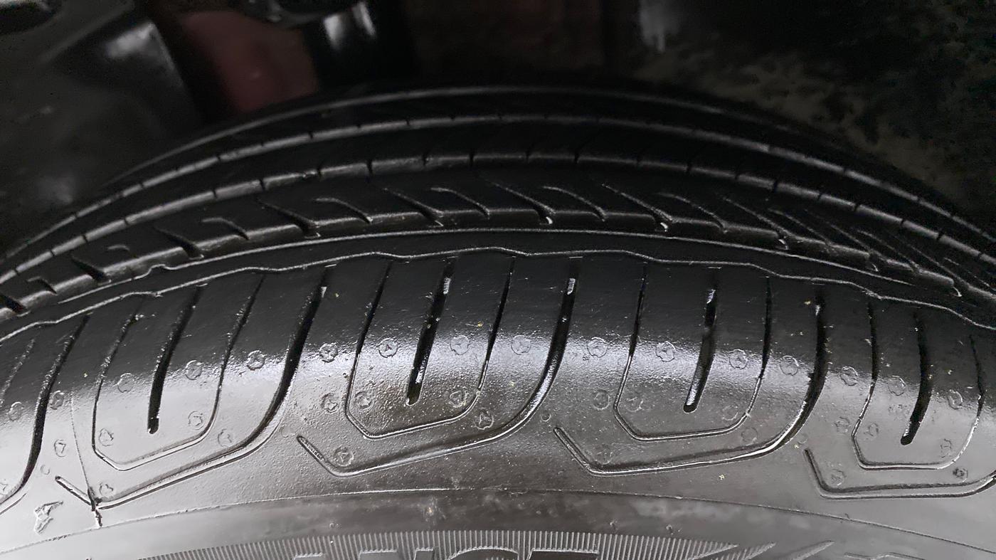 2022 Volkswagen TAIGUN HIGHLINE 1.0 TSI AT, Petrol, Automatic, 6,856 km, Left Front Tyre Tread
