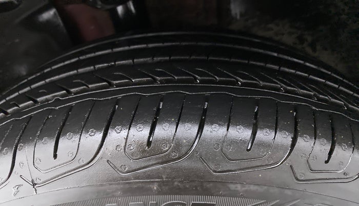 2022 Volkswagen TAIGUN HIGHLINE 1.0 TSI AT, Petrol, Automatic, 6,856 km, Left Front Tyre Tread