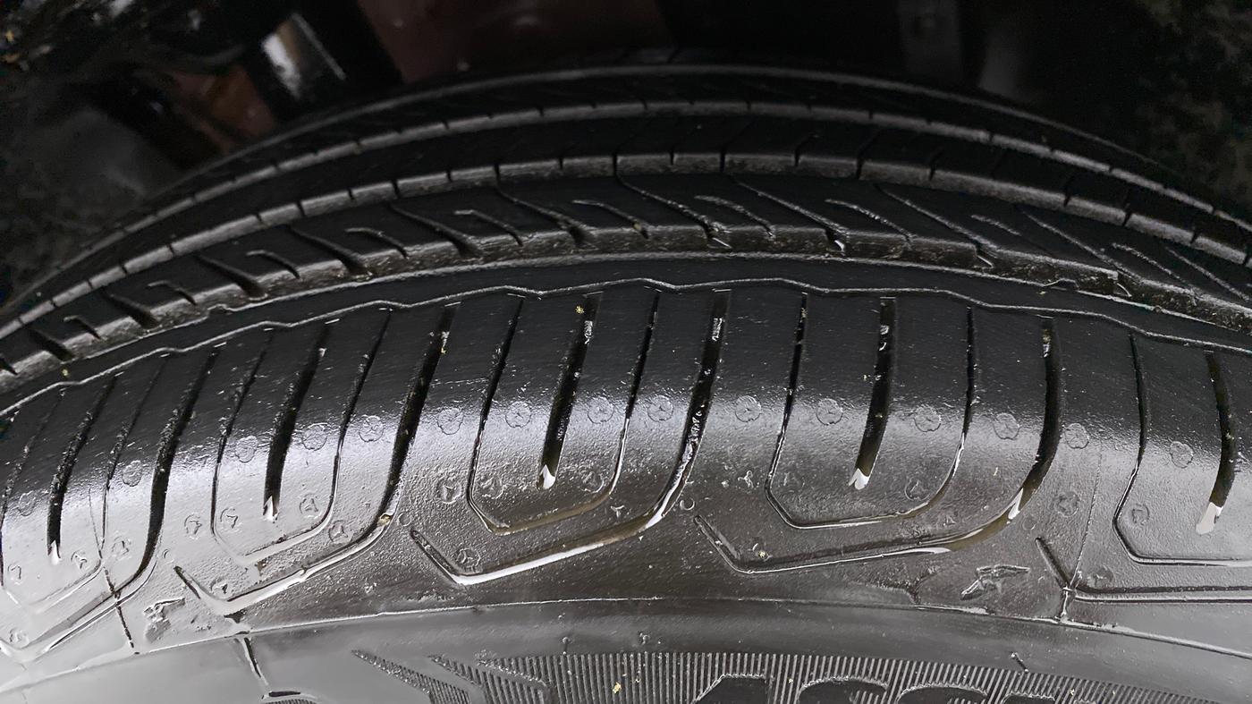 2022 Volkswagen TAIGUN HIGHLINE 1.0 TSI AT, Petrol, Automatic, 6,856 km, Right Front Tyre Tread
