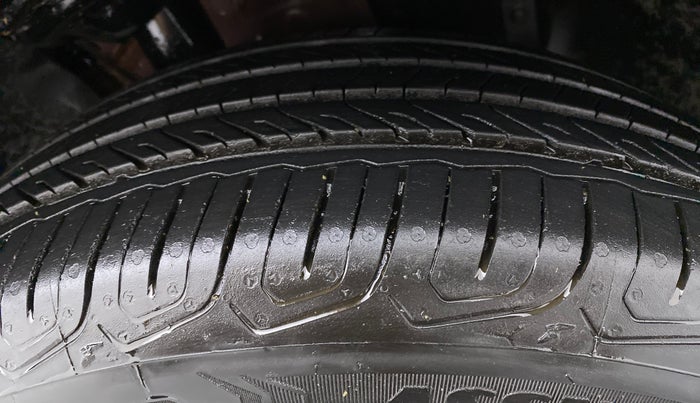 2022 Volkswagen TAIGUN HIGHLINE 1.0 TSI AT, Petrol, Automatic, 6,856 km, Right Front Tyre Tread