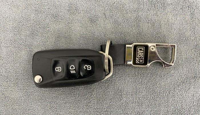 2016 Tata Zest XM RT 90 PS ABS, Petrol, Manual, 1,00,143 km, Key Close Up