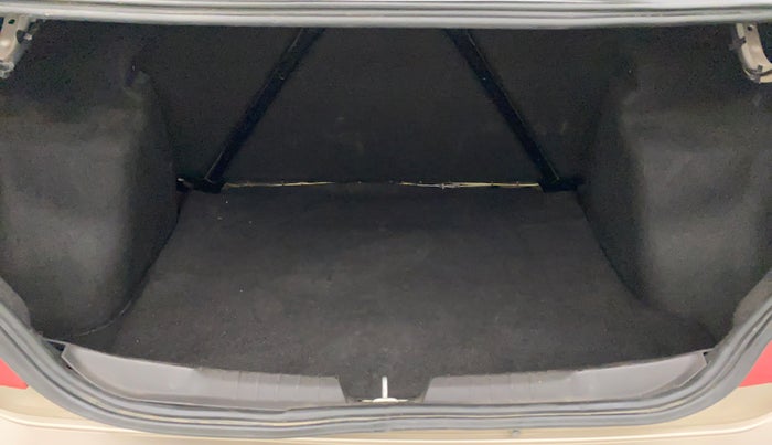 2016 Tata Zest XM RT 90 PS ABS, Petrol, Manual, 1,00,143 km, Boot Inside