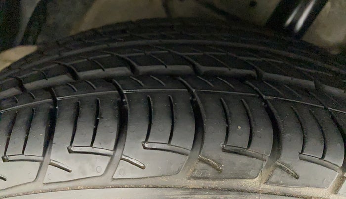 2016 Tata Zest XM RT 90 PS ABS, Petrol, Manual, 1,00,143 km, Right Front Tyre Tread