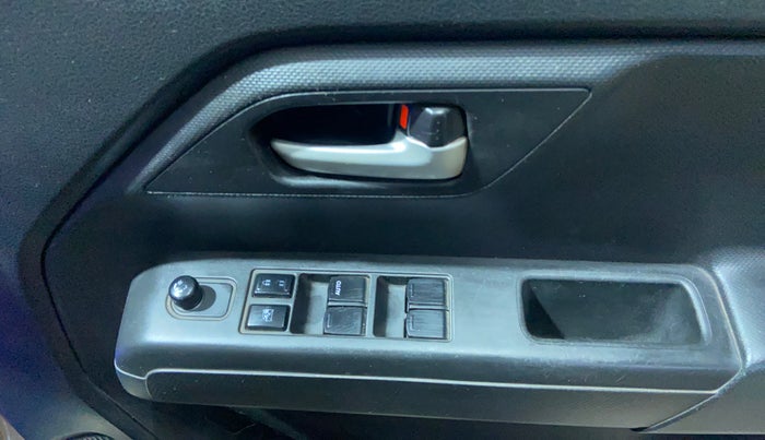2019 Maruti New Wagon-R VXI 1.2, CNG, Manual, 1,23,881 km, Driver Side Door Panels Control