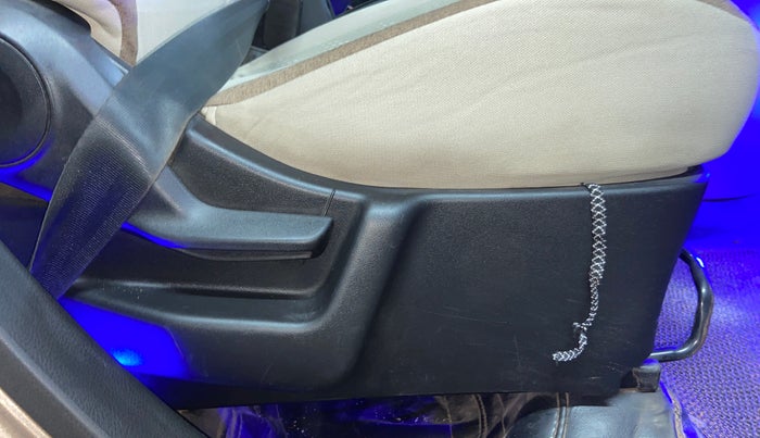 2019 Maruti New Wagon-R VXI 1.2, CNG, Manual, 1,23,881 km, Driver Side Adjustment Panel