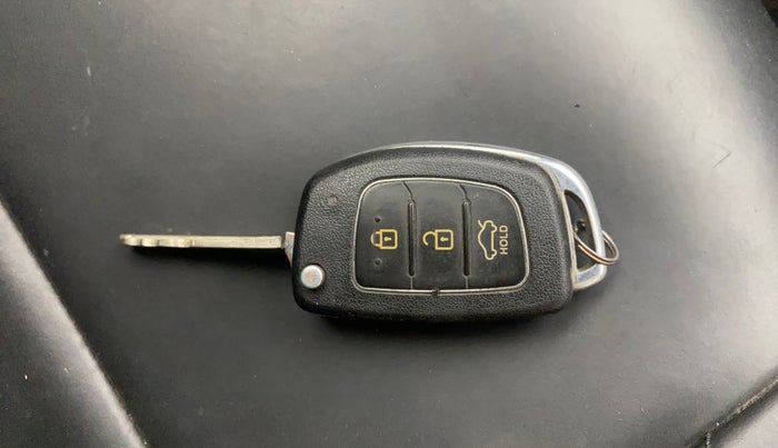 2015 Hyundai Xcent S (O) 1.2, Petrol, Manual, 79,588 km, Key Close Up