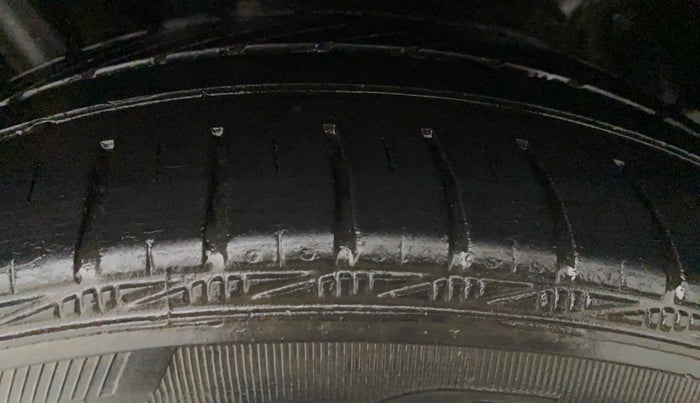 2013 Volkswagen Polo HIGHLINE1.2L, Petrol, Manual, 55,078 km, Left Front Tyre Tread
