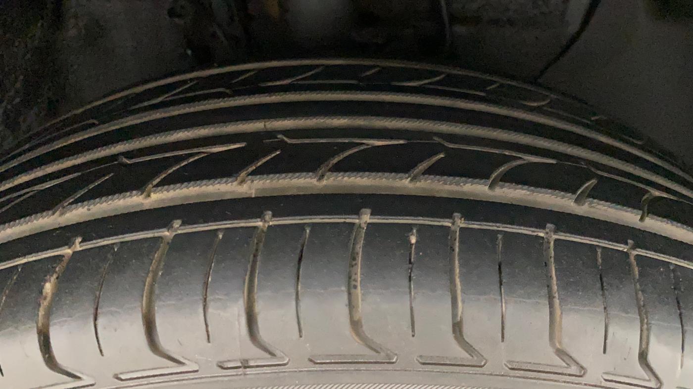 2017 Hyundai i20 Active 1.4 SX, Diesel, Manual, 1,23,904 km, Right Front Tyre Tread