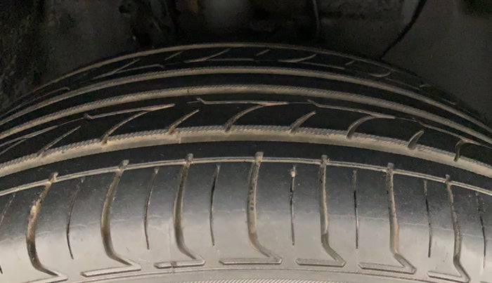2017 Hyundai i20 Active 1.4 SX, Diesel, Manual, 1,23,904 km, Right Front Tyre Tread