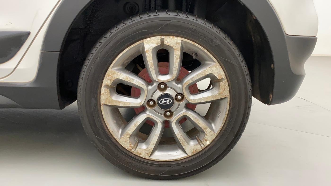 2017 Hyundai i20 Active 1.4 SX, Diesel, Manual, 1,23,904 km, Left Rear Wheel