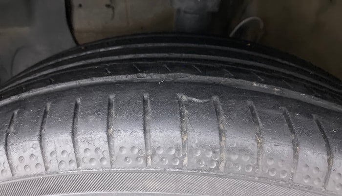 2014 Hyundai Elite i20 SPORTZ 1.2, Petrol, Manual, 1,00,256 km, Left Front Tyre Tread