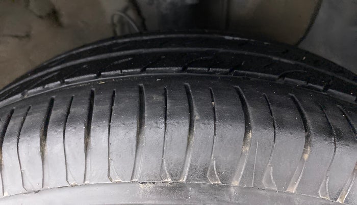 2014 Hyundai Elite i20 SPORTZ 1.2, Petrol, Manual, 1,00,256 km, Right Front Tyre Tread