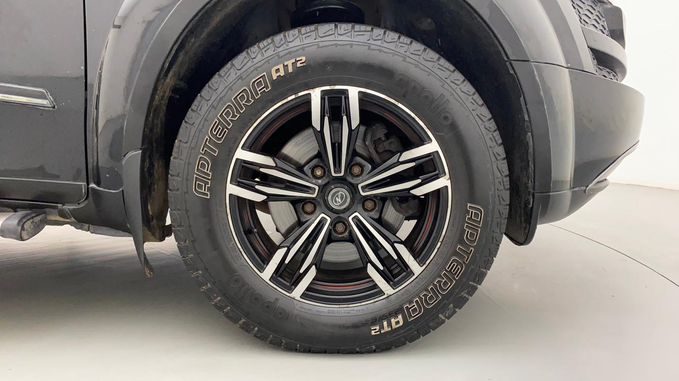 2014 Mahindra XUV500 W6, Diesel, Manual, 93,149 km, Right Front Wheel