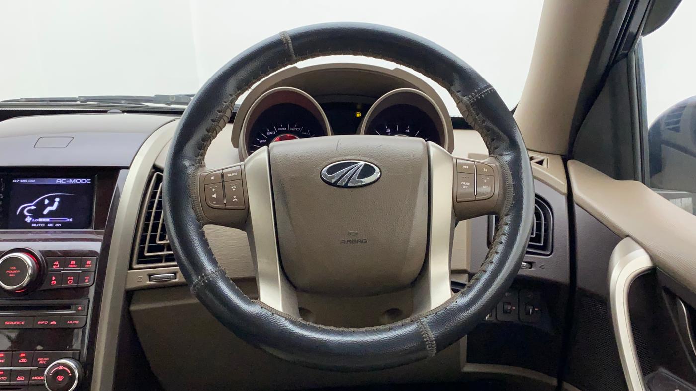 2014 Mahindra XUV500 W6, Diesel, Manual, 93,149 km, Steering Wheel Close Up