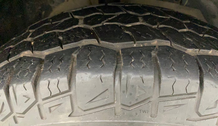2014 Mahindra XUV500 W6, Diesel, Manual, 93,149 km, Right Front Tyre Tread