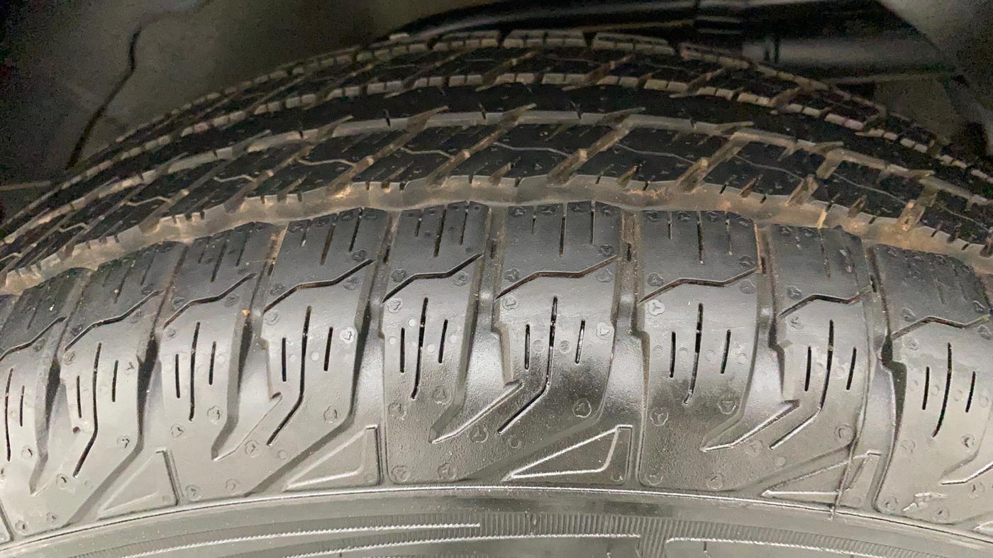 2014 Mahindra XUV500 W6, Diesel, Manual, 93,149 km, Left Rear Tyre Tread
