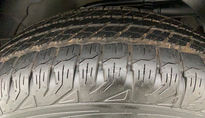 2014 Mahindra XUV500 W6, Diesel, Manual, 93,149 km, Left Rear Tyre Tread