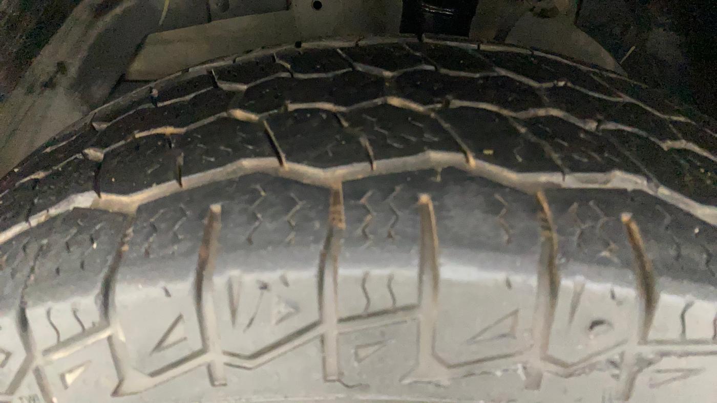2014 Mahindra XUV500 W6, Diesel, Manual, 93,149 km, Left Front Tyre Tread
