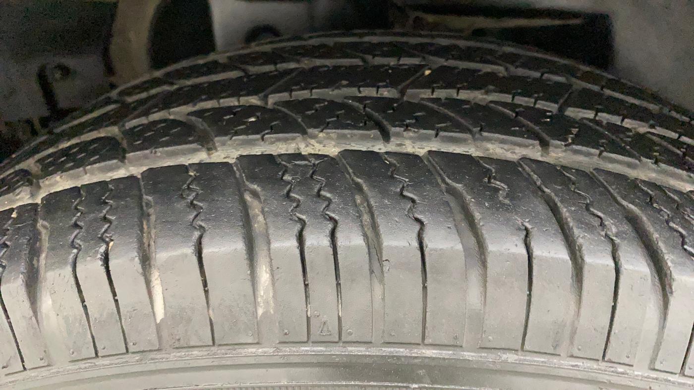2014 Mahindra XUV500 W6, Diesel, Manual, 93,149 km, Right Rear Tyre Tread