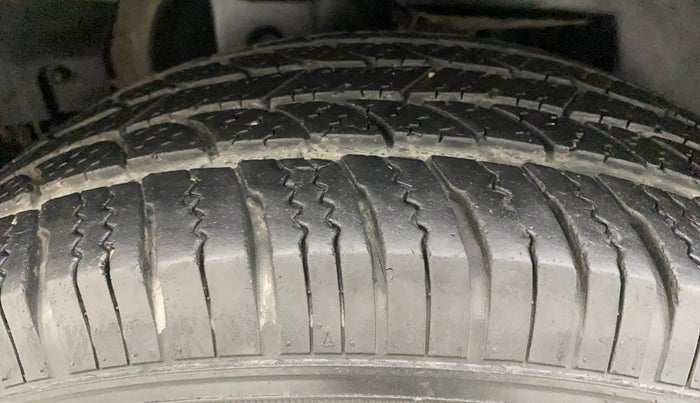 2014 Mahindra XUV500 W6, Diesel, Manual, 93,149 km, Right Rear Tyre Tread