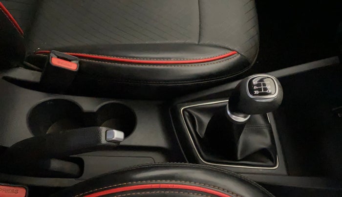 2018 Hyundai Elite i20 ASTA 1.2 (O), Petrol, Manual, 90,351 km, Gear Lever