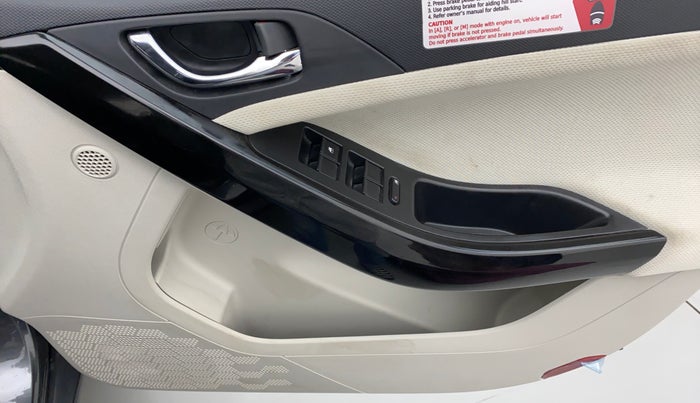 2021 Tata NEXON XZA + 1.2 PETROL A/T, Petrol, Automatic, 2,997 km, Driver Side Door Panels Control