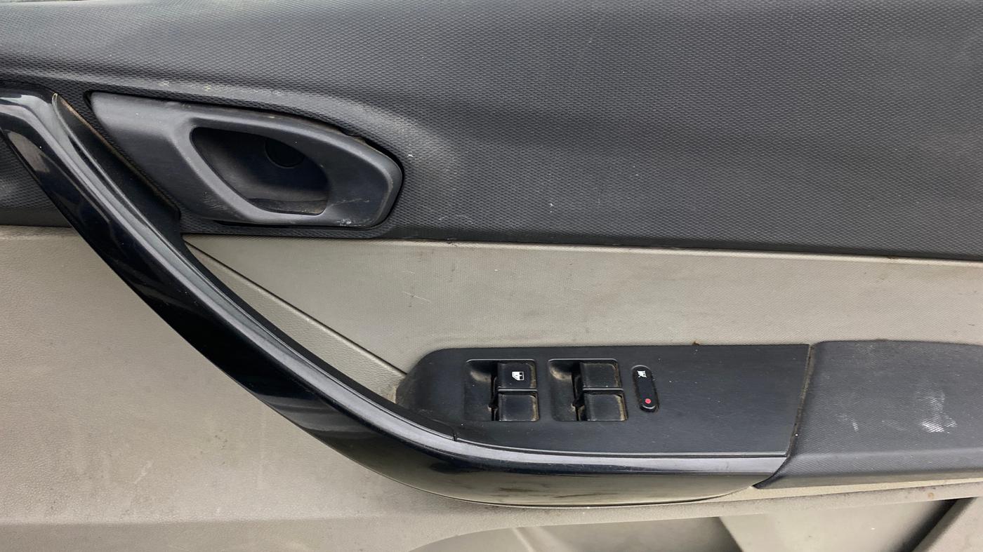 2018 Tata Tiago XT PETROL, Petrol, Manual, 52,564 km, Driver Side Door Panels Control