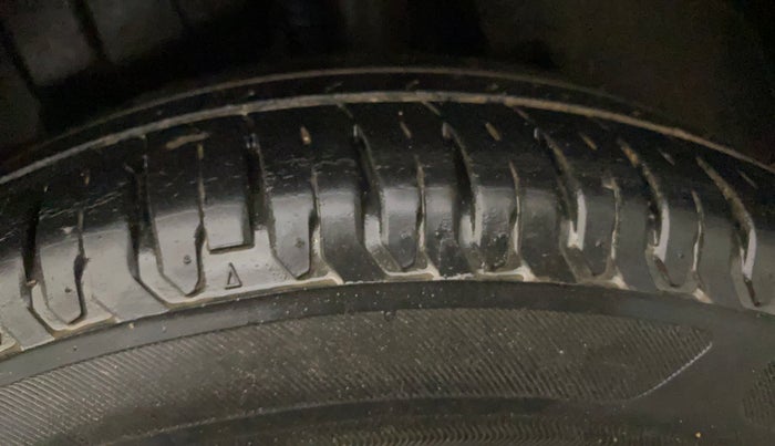 2019 Maruti Swift ZXI AMT, Petrol, Automatic, 79,250 km, Left Rear Tyre Tread